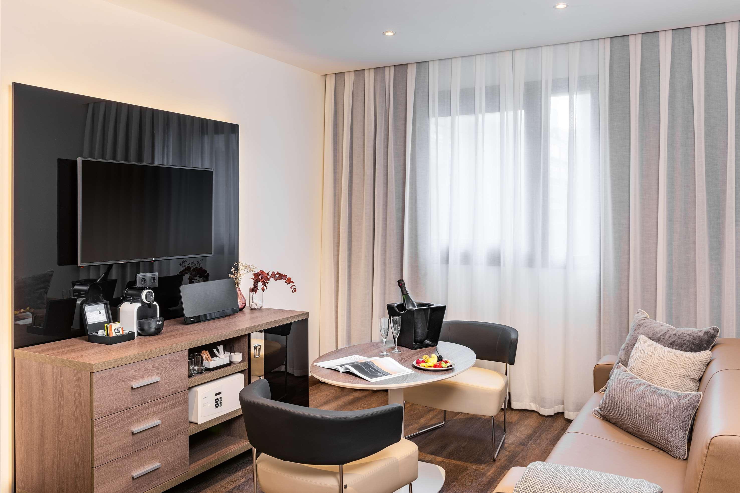 Melia Madrid Serrano Bagian luar foto
